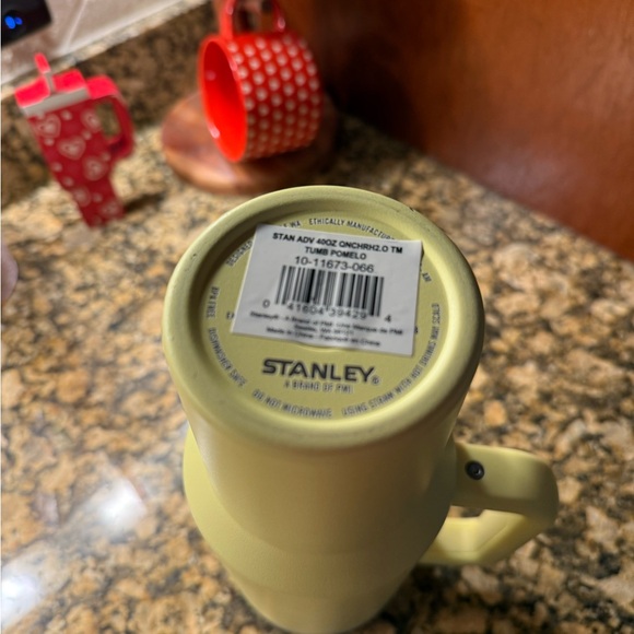 Stanley 40 oz Color- Pomelo - Picture 3 of 3